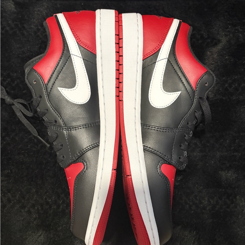 ***NEW***Nike Jordan 1 Men's Black and Red Sneakers with White Accents